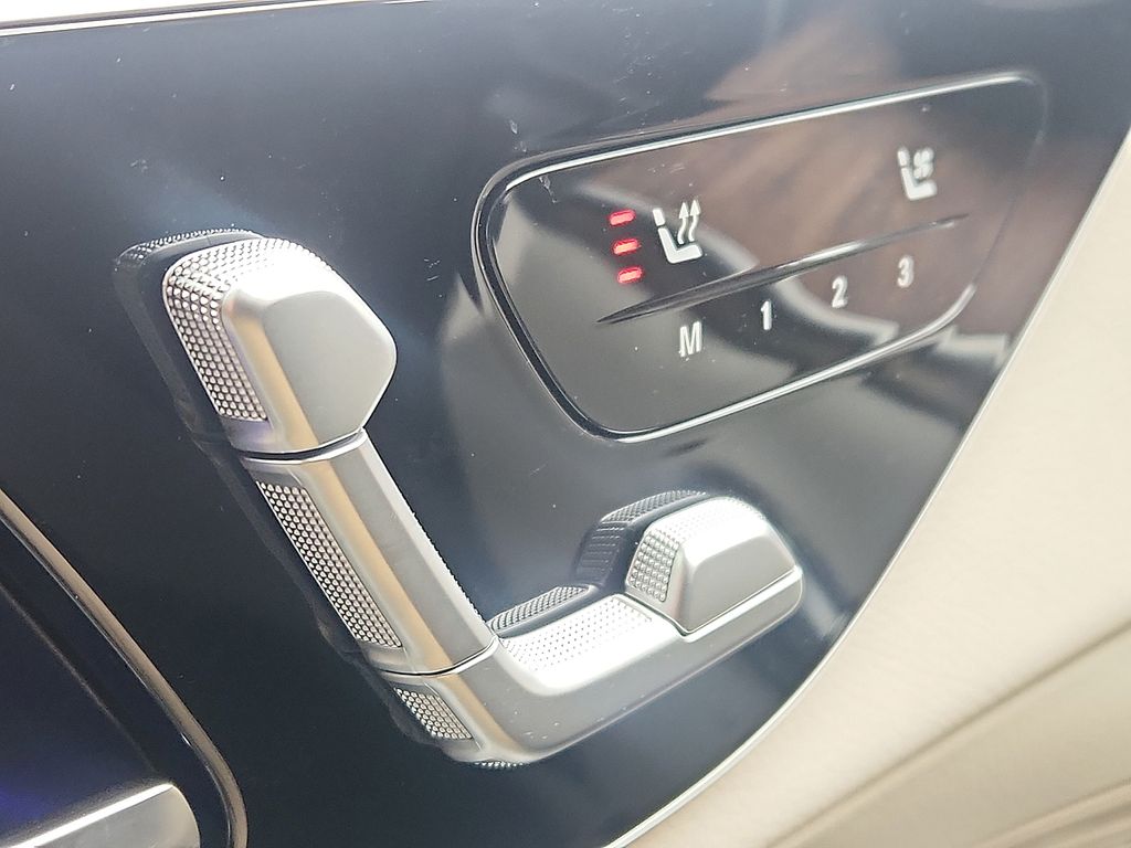 Thumbnail: 2025 Mercedes-Benz GLC - 23