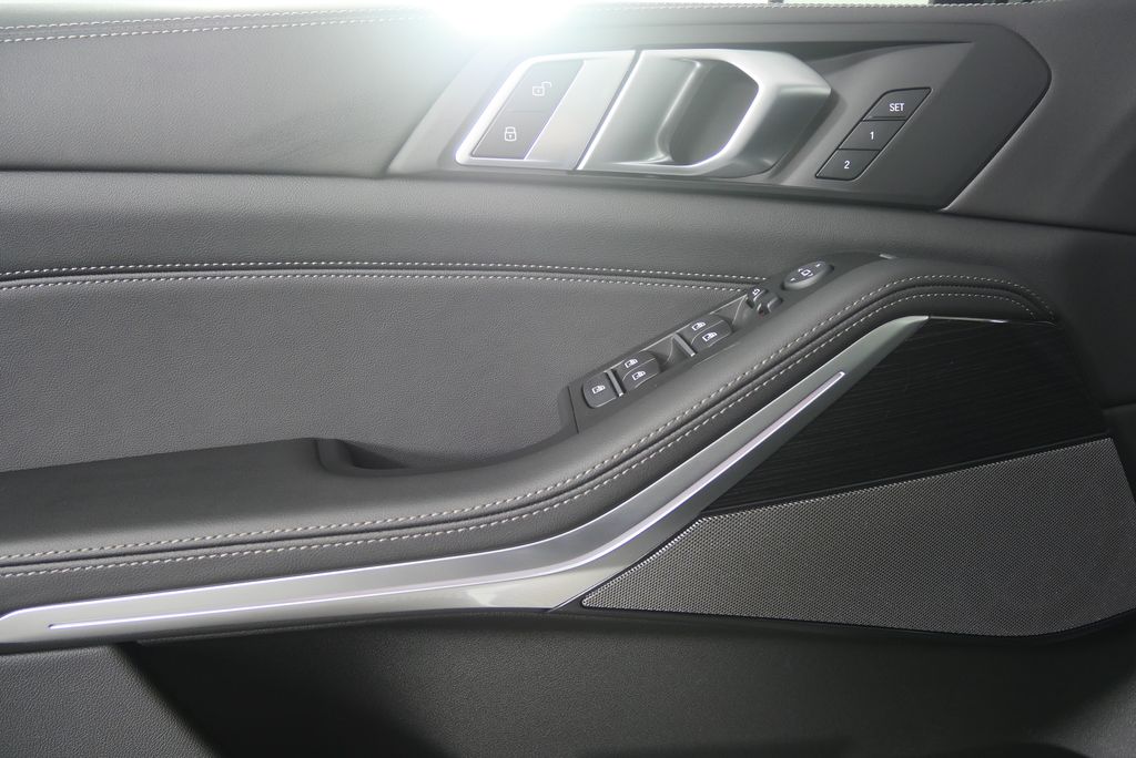 Thumbnail: 2026 BMW X5 - 9