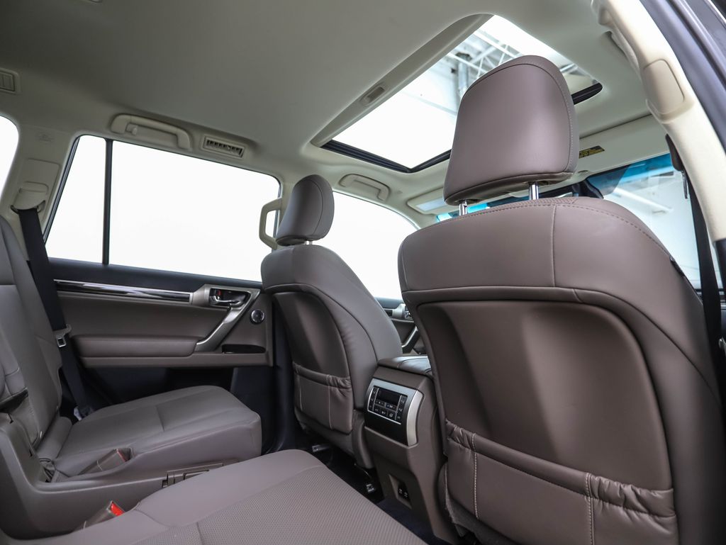 2021 Lexus GX 460 24