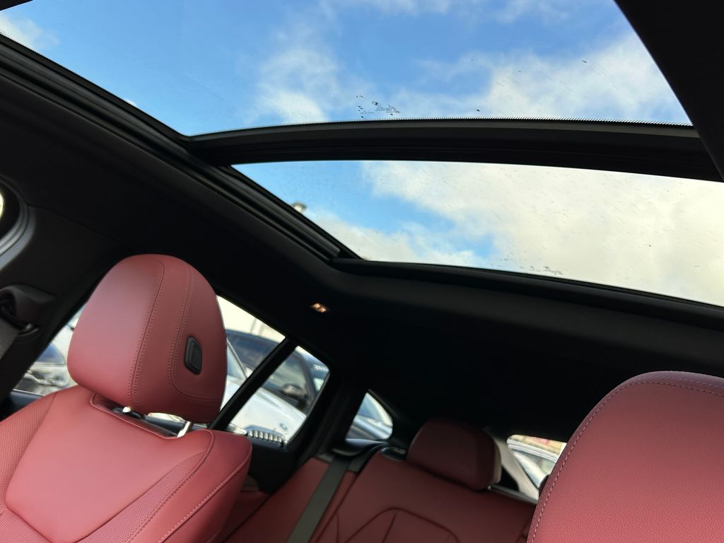 Thumbnail: 2025 BMW X4 - 16