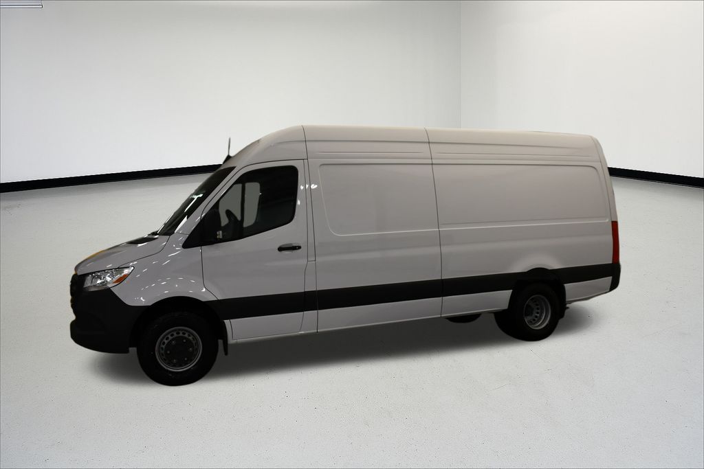 Thumbnail: 2025 Mercedes-Benz Sprinter - 4