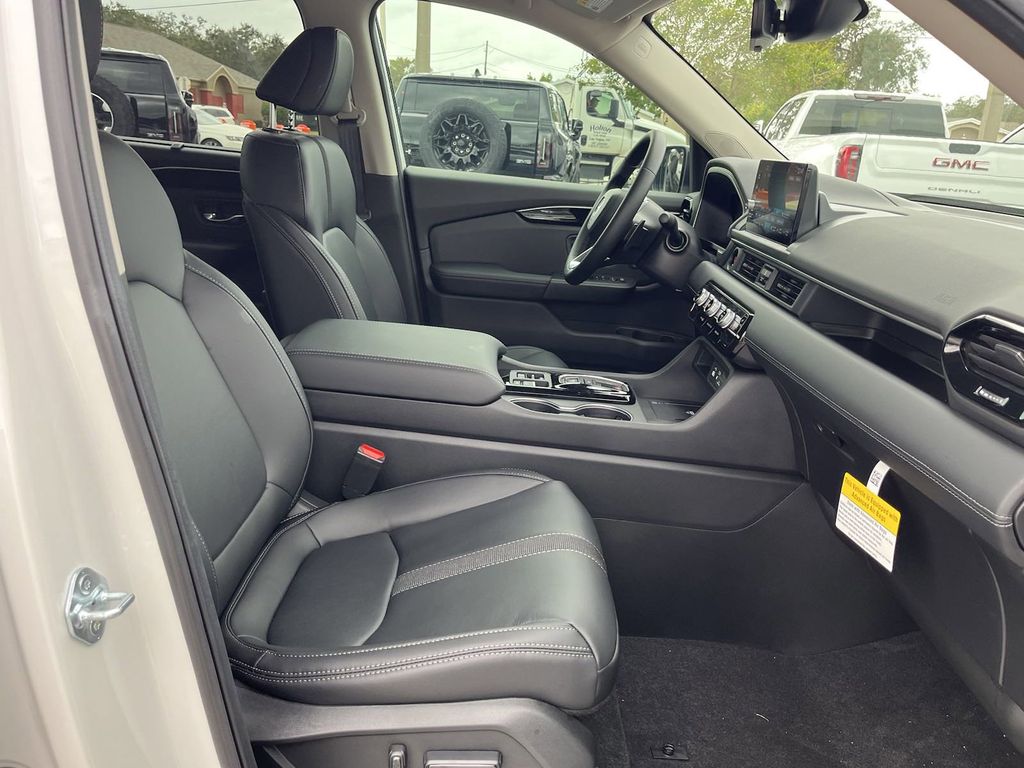 new 2025 Honda Pilot car, priced at $49,553