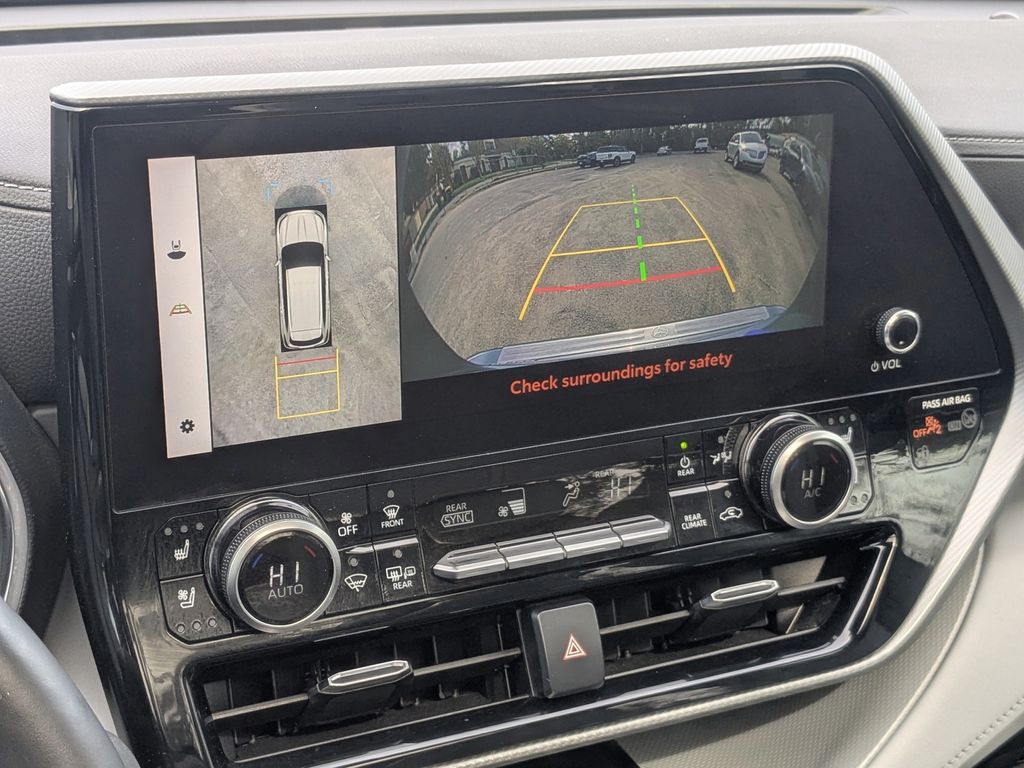 2023 Toyota Highlander Hybrid Platinum