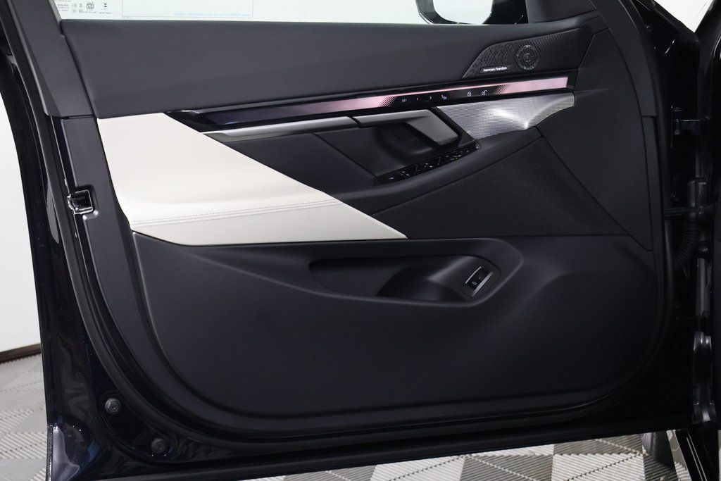 Thumbnail: 2026 BMW 5 Series - 7