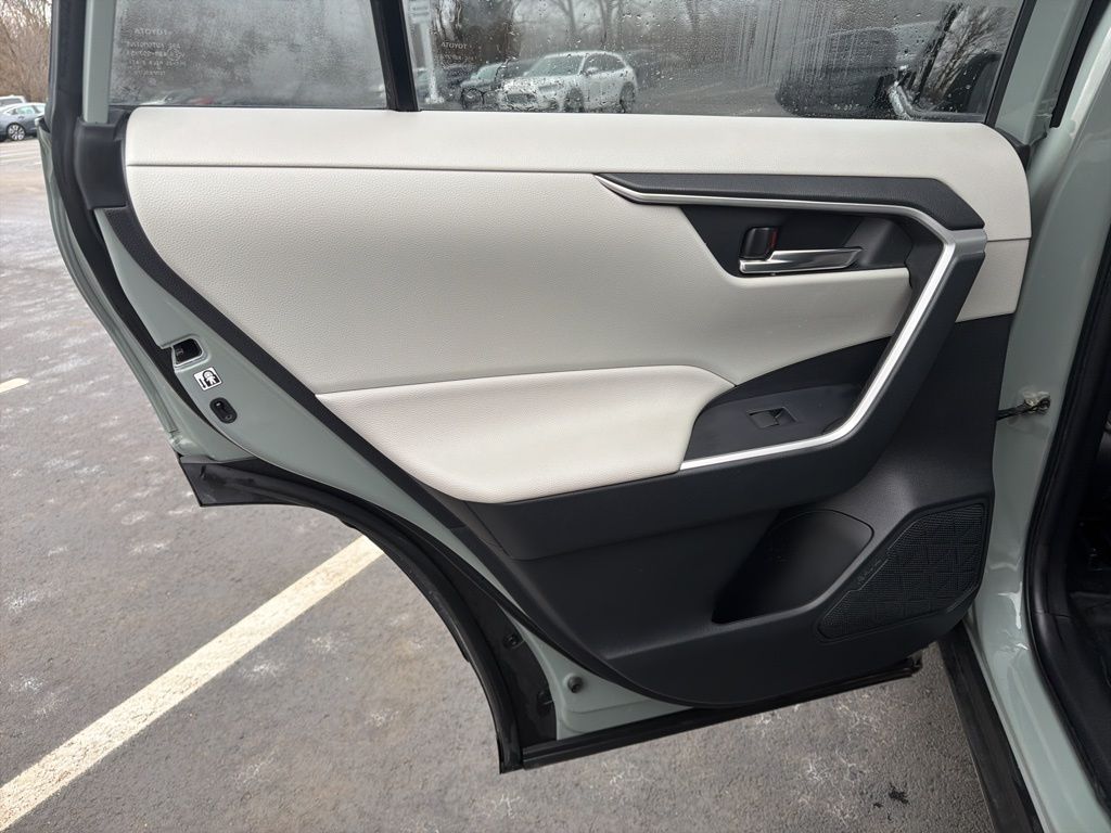 Thumbnail: 2019 Toyota RAV4 - 21