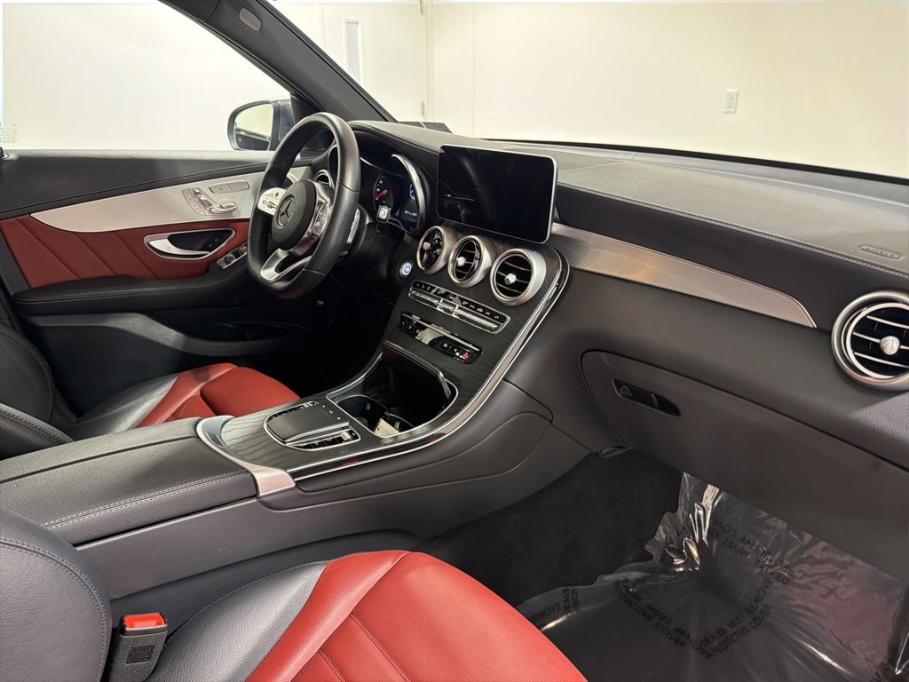Used 2022  Mercedes-Benz GLC 300 image 24