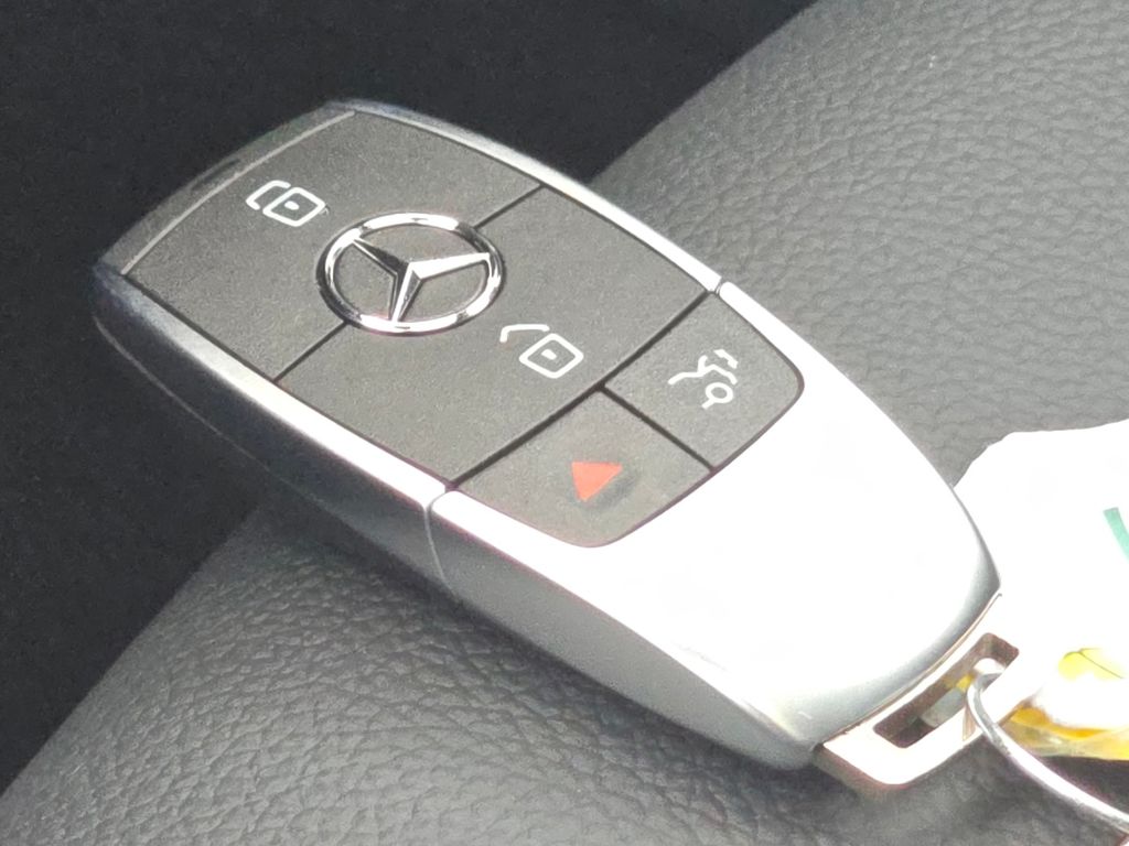 New 2026 White Mercedes-Benz GLA 250 image 38