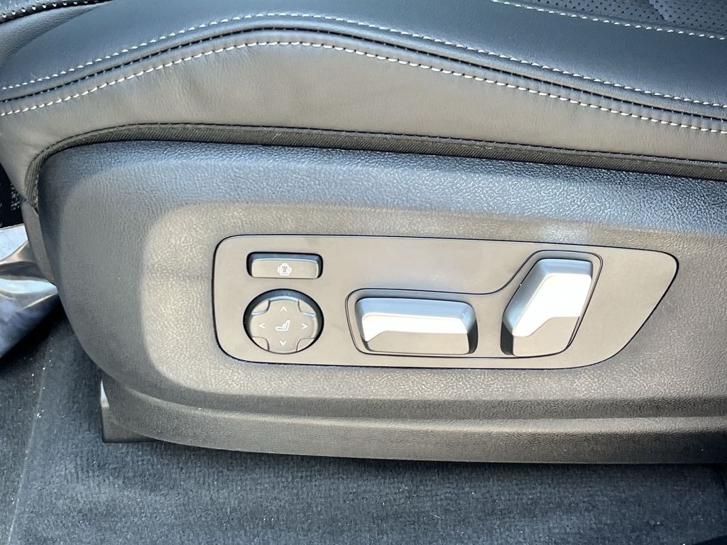 Thumbnail: 2026 BMW X5 - 12