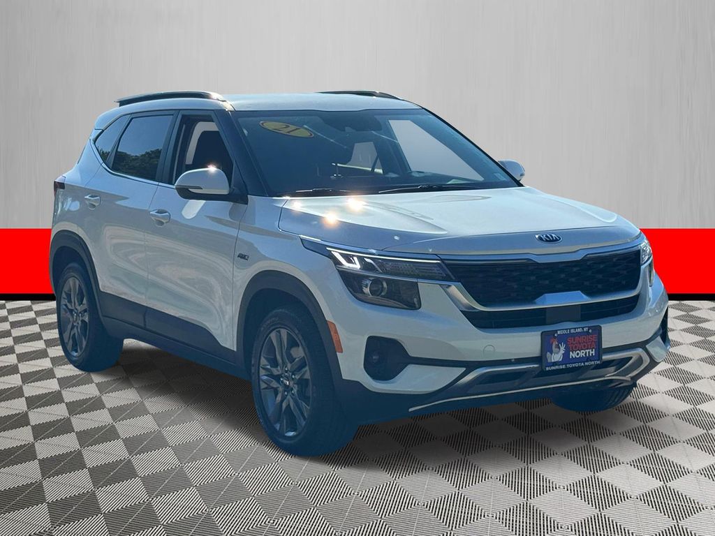 Used 2021 Kia Seltos S with VIN KNDEUCAA8M7140572 for sale in Middle Island, NY