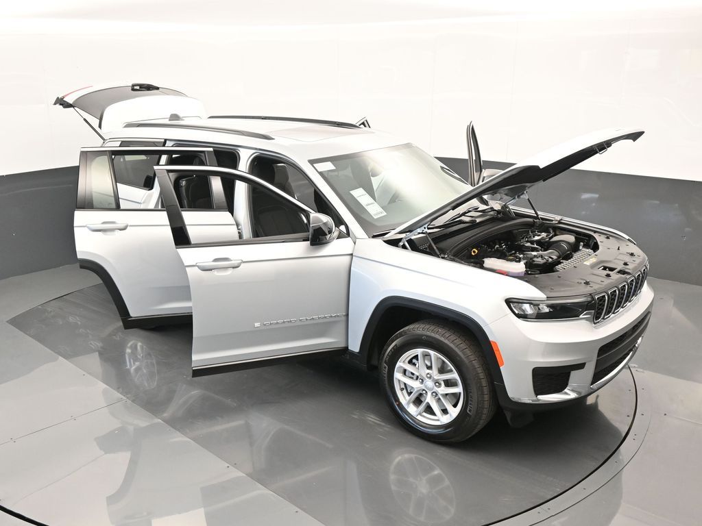 Used 2024 Silver Zynith Jeep Laredo image 61