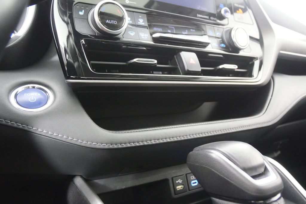 Thumbnail: 2022 Toyota Highlander - 29