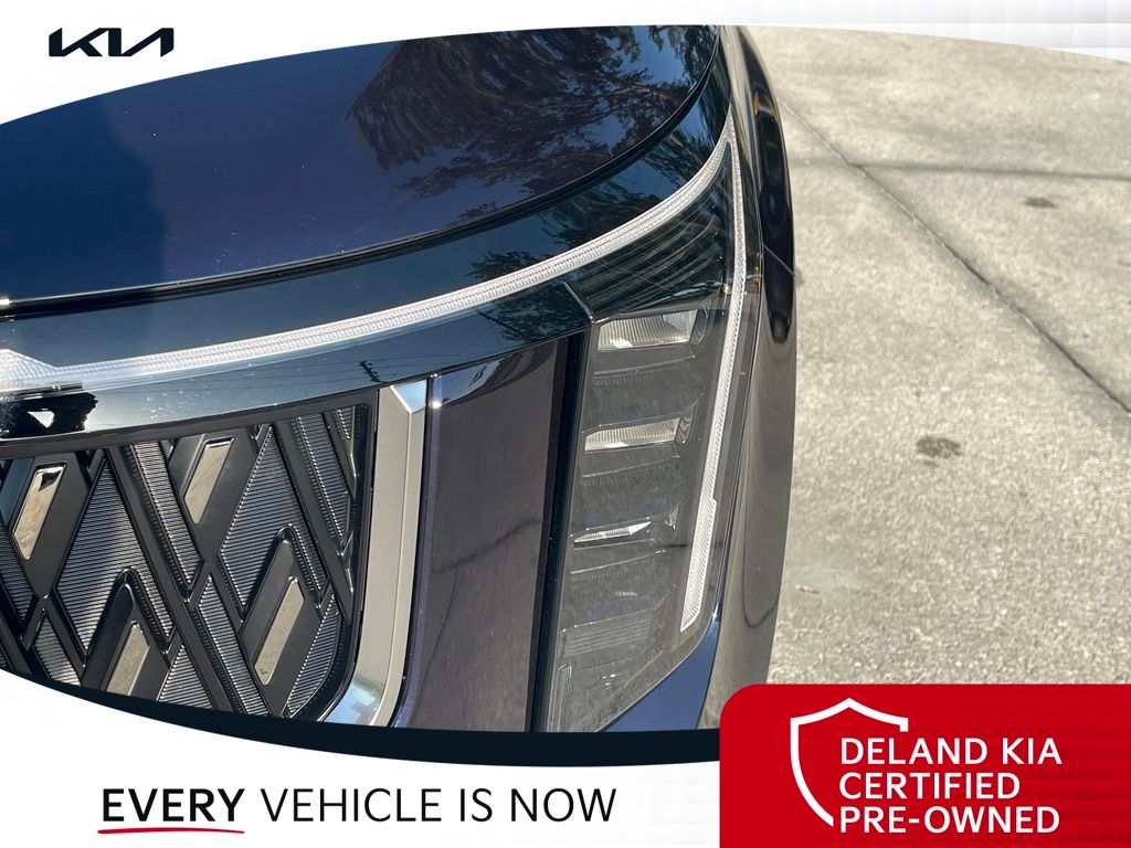 Used 2025 Kia Carnival Van