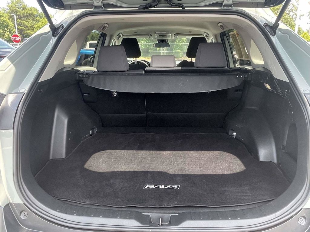 Used 2023  Toyota XLE image 9