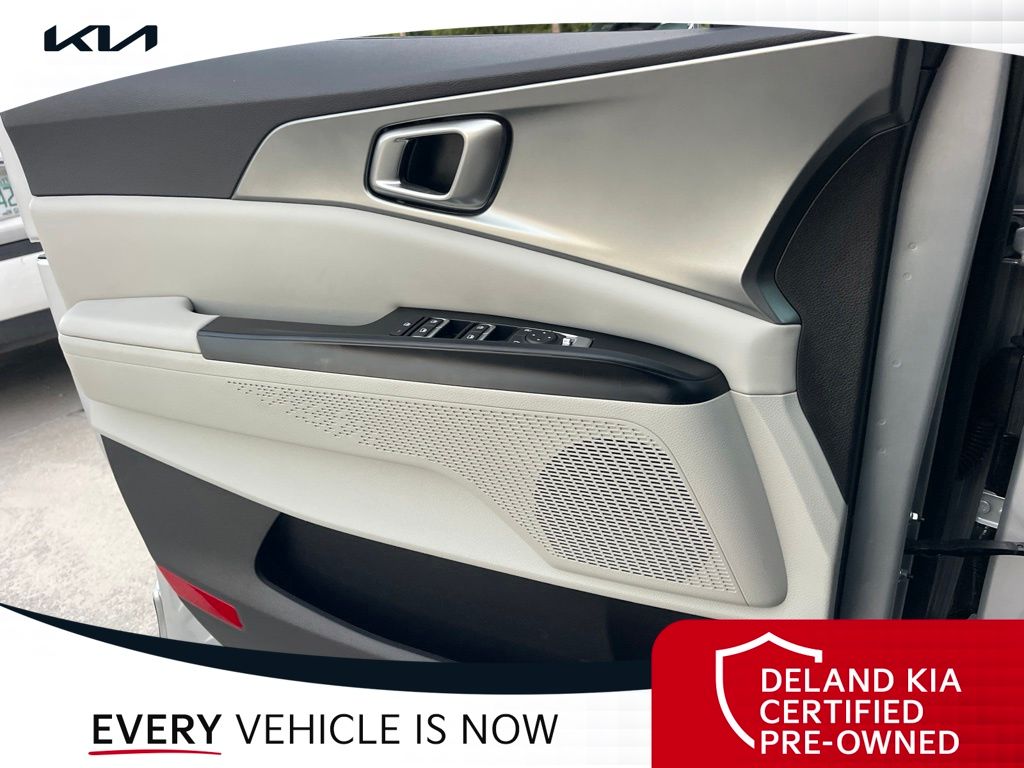 Used 2023 Kia Carnival Van