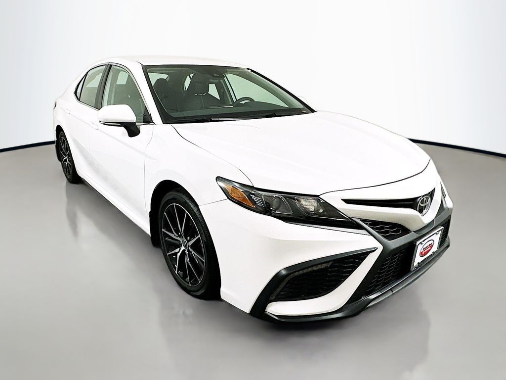 2023 Toyota Camry SE 3