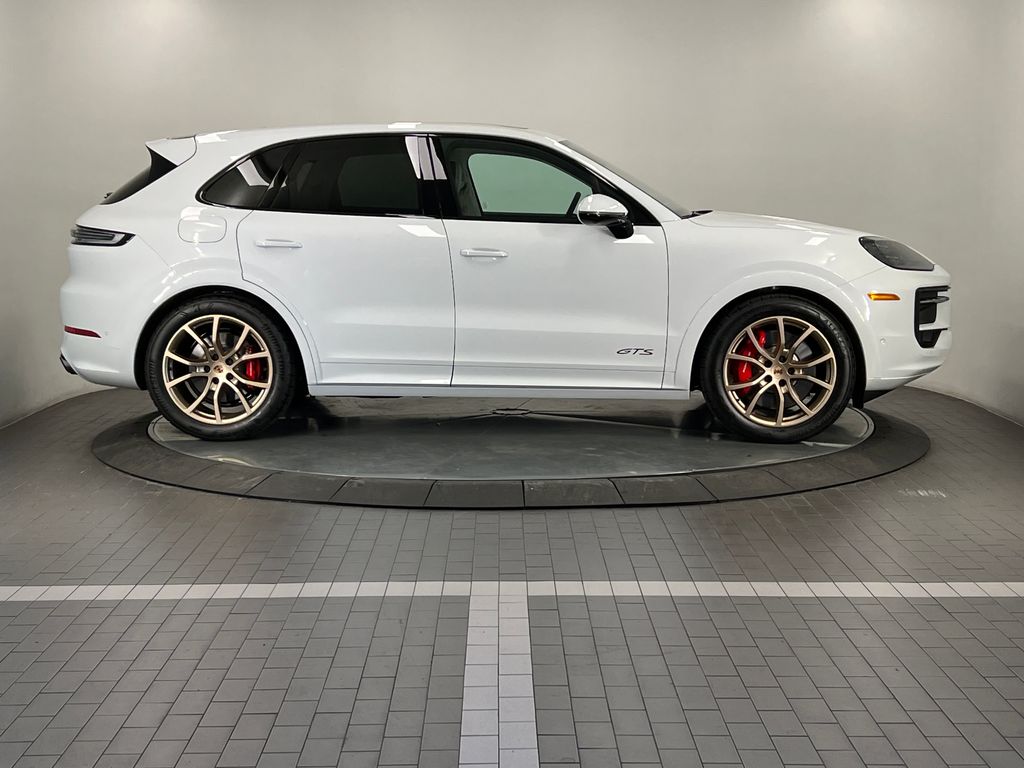 Thumbnail: 2026 Porsche Cayenne - 8