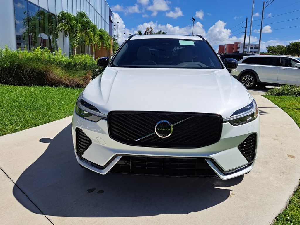 New Crystal White Metallic 2026 Volvo XC60 Plus for Sale in Miami