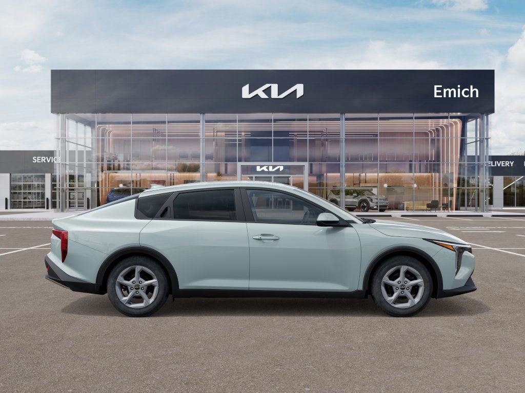 2025 Kia K4 LXS photo 9