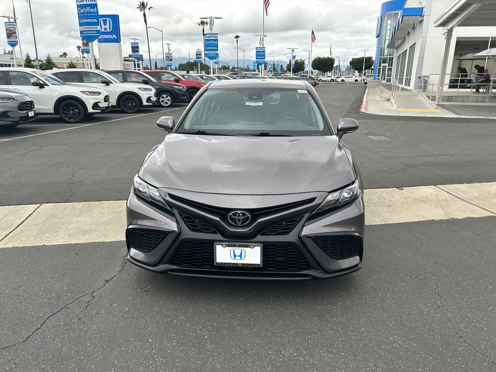 2023 Toyota Camry SE 2