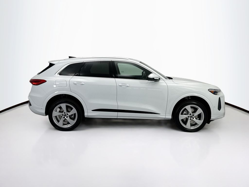 Thumbnail: 2026 Audi Q5 - 4