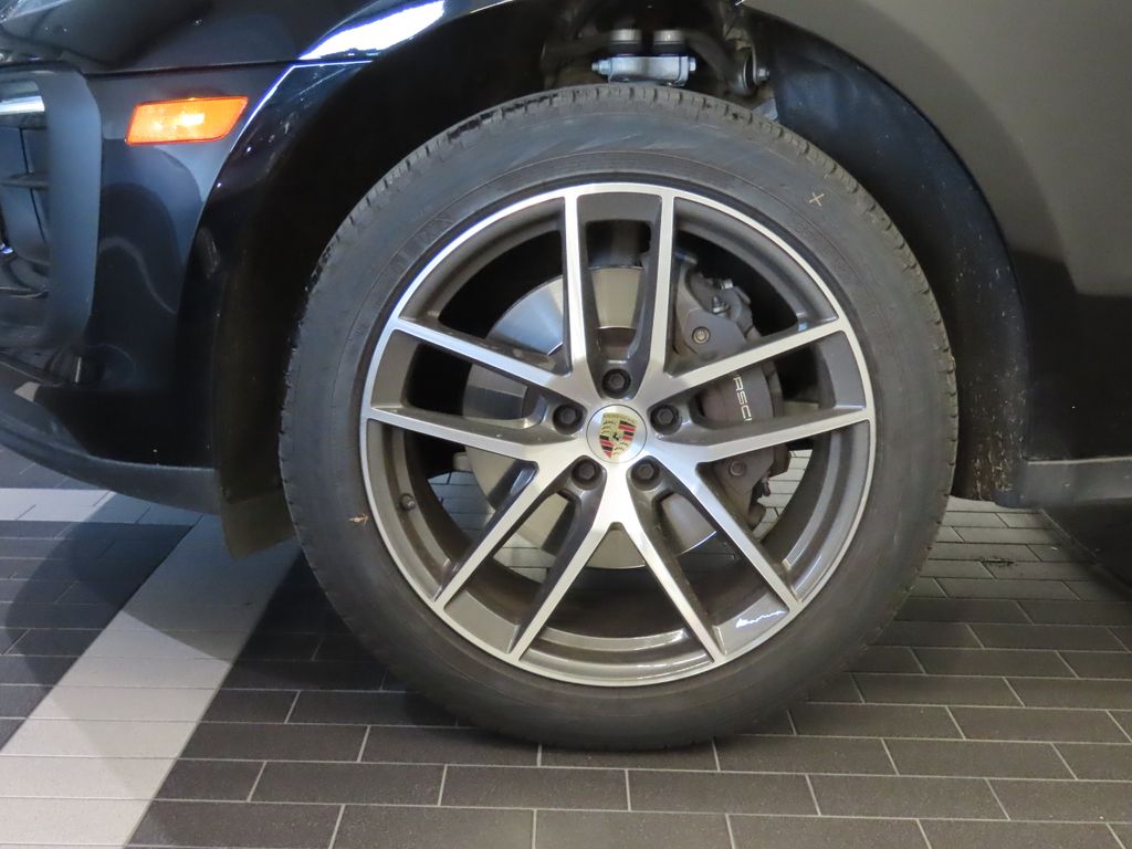 Thumbnail: 2024 Porsche Macan - 11