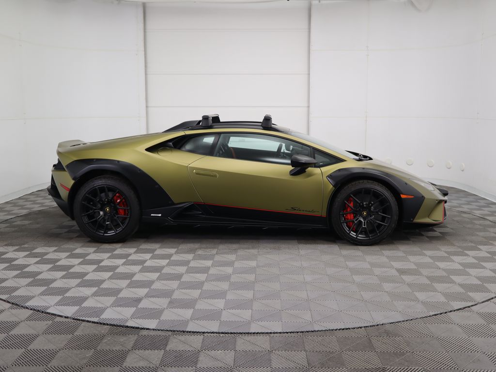 2023 Lamborghini Huracan Sterrato 4