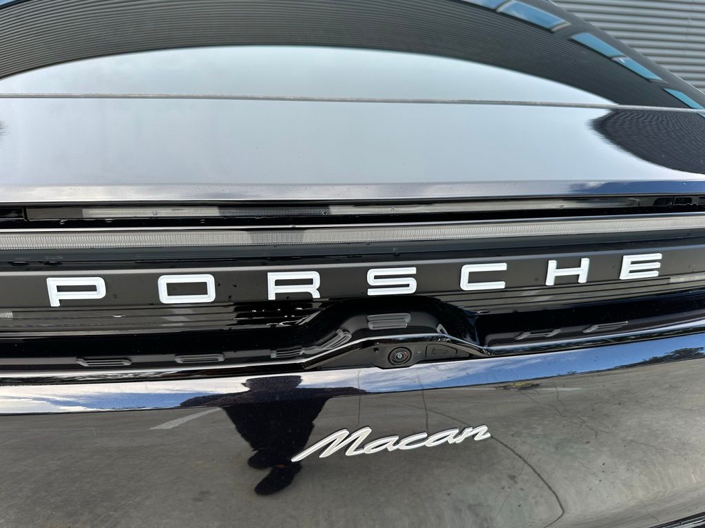 Thumbnail: 2025 Porsche Macan - 12