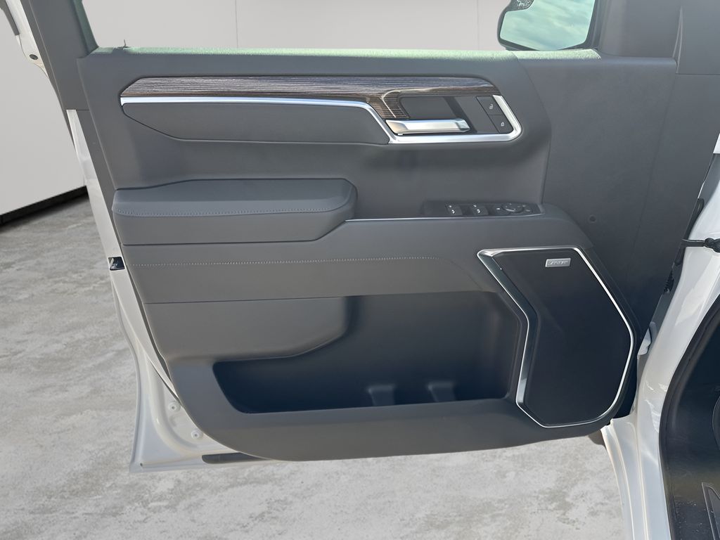 New 2026 White GMC Elevation image 25