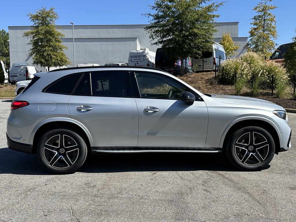 2025 Mercedes-Benz GLC GLC 350e 9