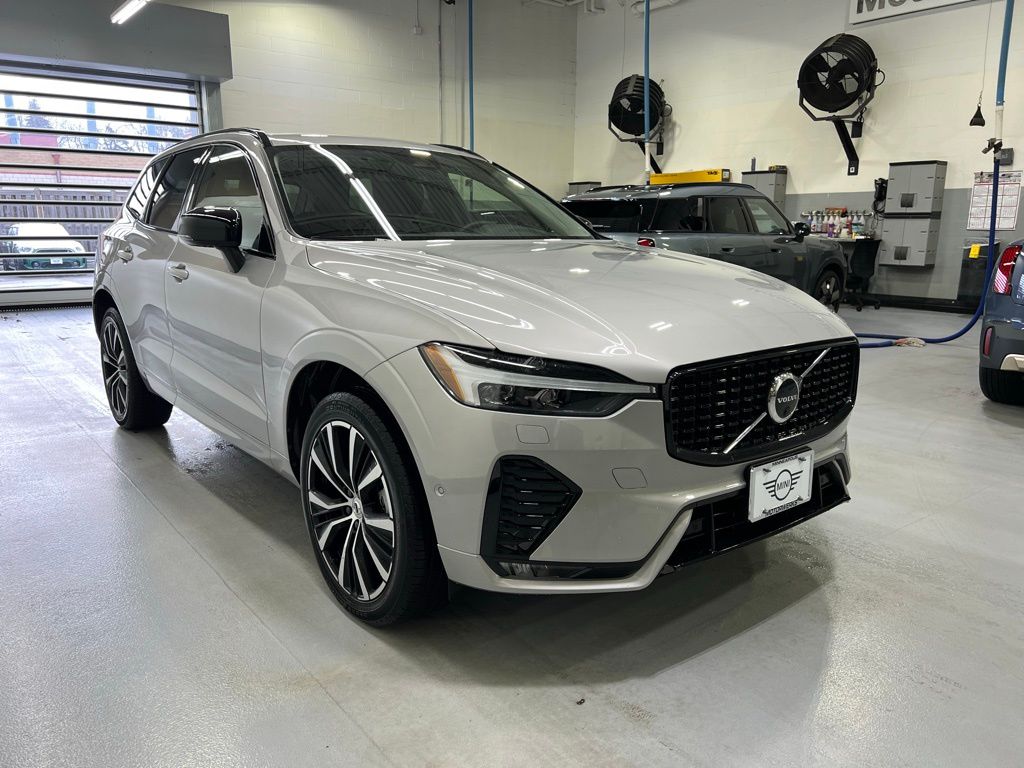 2023 Volvo XC60 B5 Plus 7