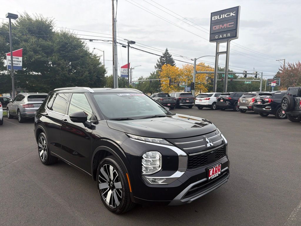 Labrador Black Pearl 2025 Mitsubishi Outlander SUV / Crossover Front-Wheel Drive Continuously Variable Transmission