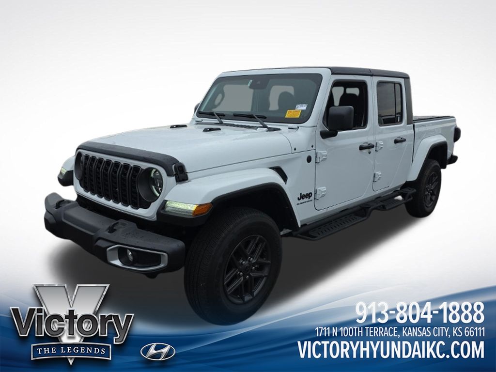 Bright White Clearcoat 2024 Jeep Gladiator Pickup Truck Four-Wheel Drive 8-Speed Automatic