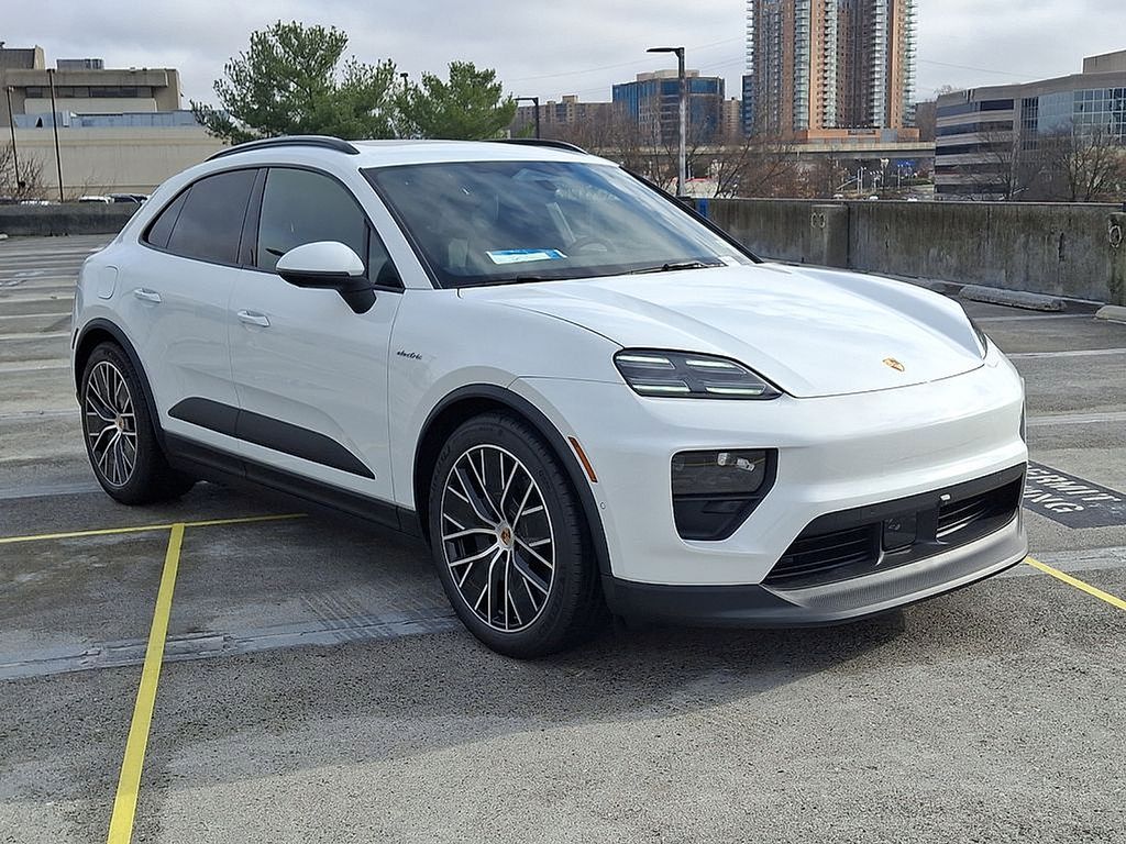 Thumbnail: 2025 Porsche Macan - 3