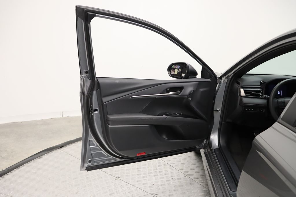 Thumbnail: 2025 Toyota Camry - 16