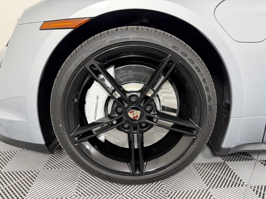 Thumbnail: 2022 Porsche Taycan - 15