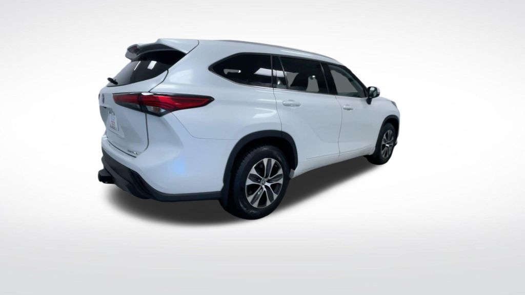 2022 Toyota Highlander XLE - Photo 8