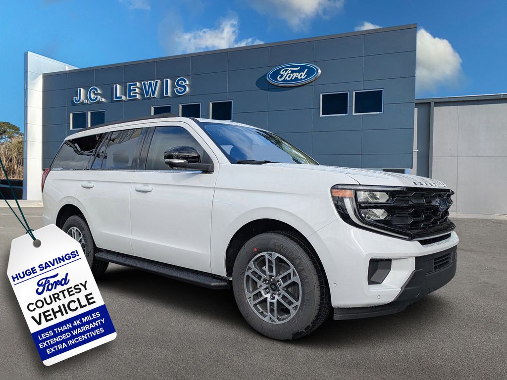 2025 Ford Expedition Active's photo