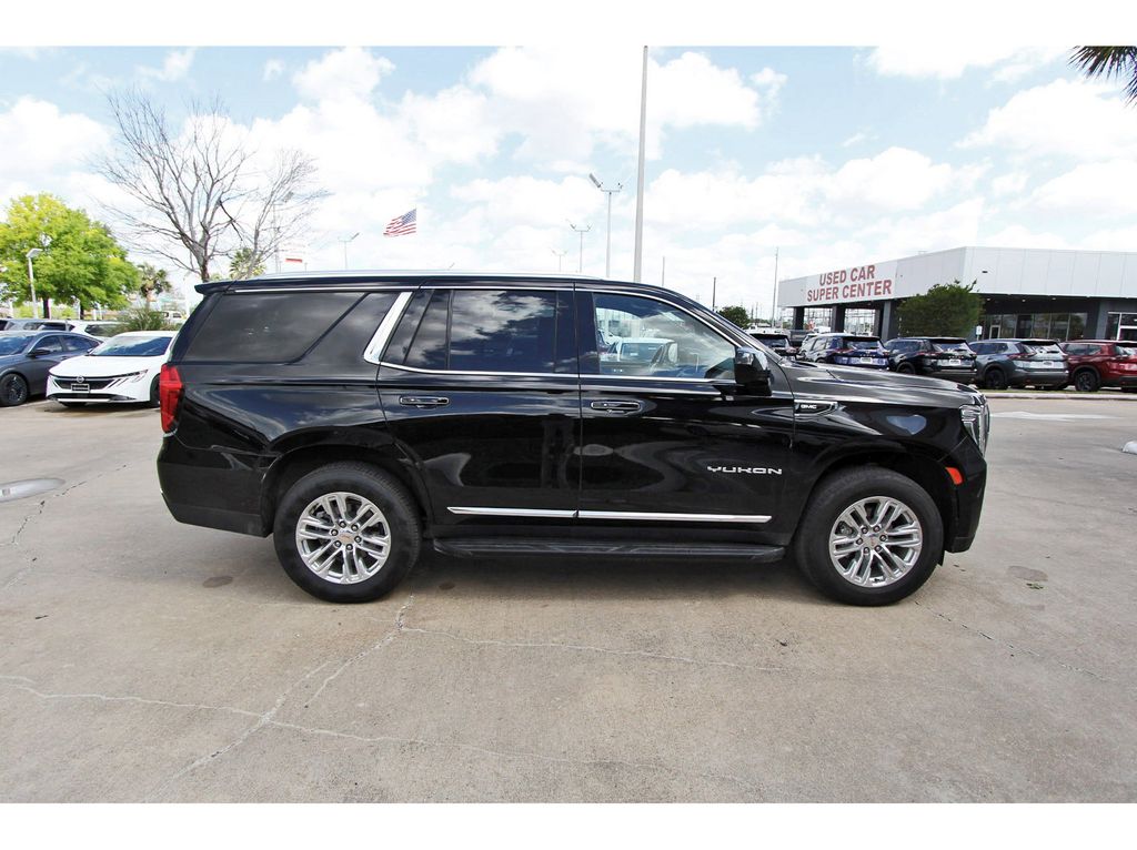 2024 GMC Yukon SLT - 4