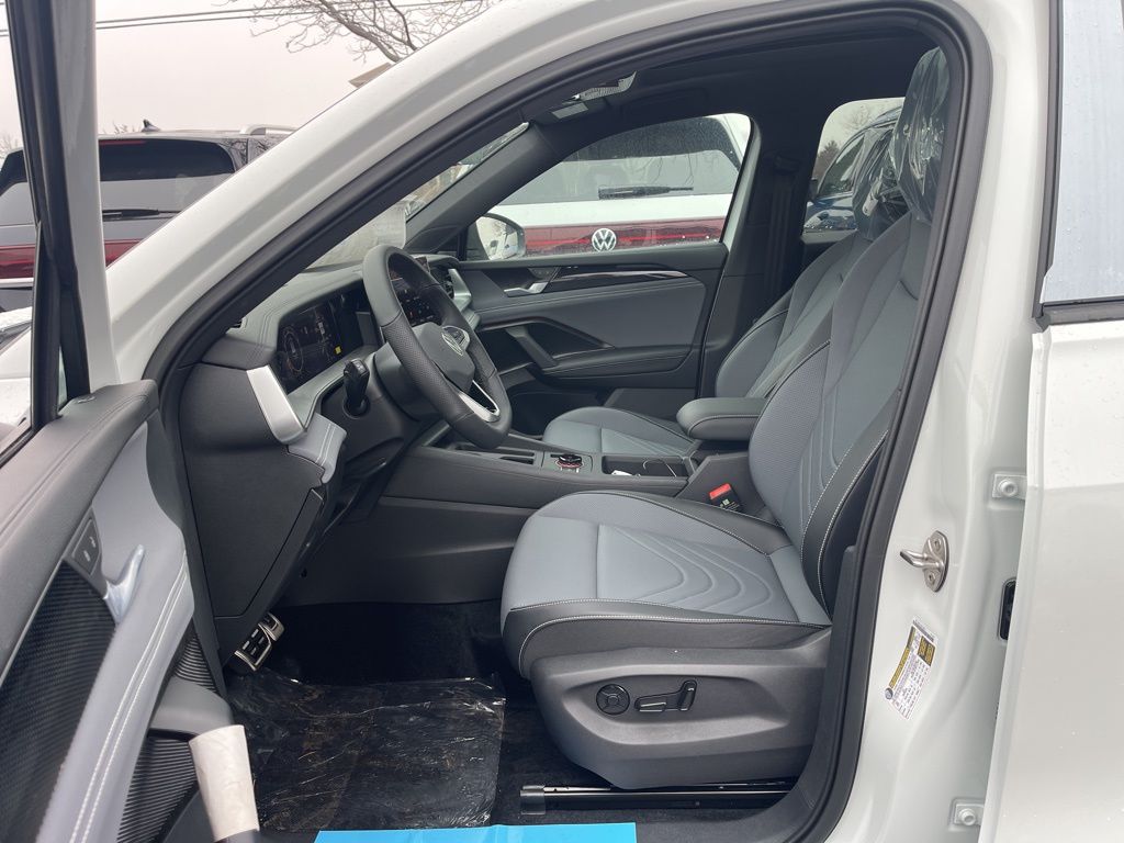New 2026 Opal White Pearl Volkswagen 2.0T SE R-Line Black image 18