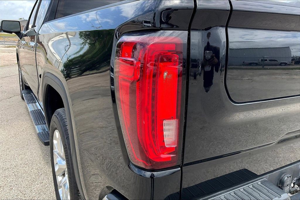 Used 2019 GMC Sierra 1500 SLT 4D Crew Cab