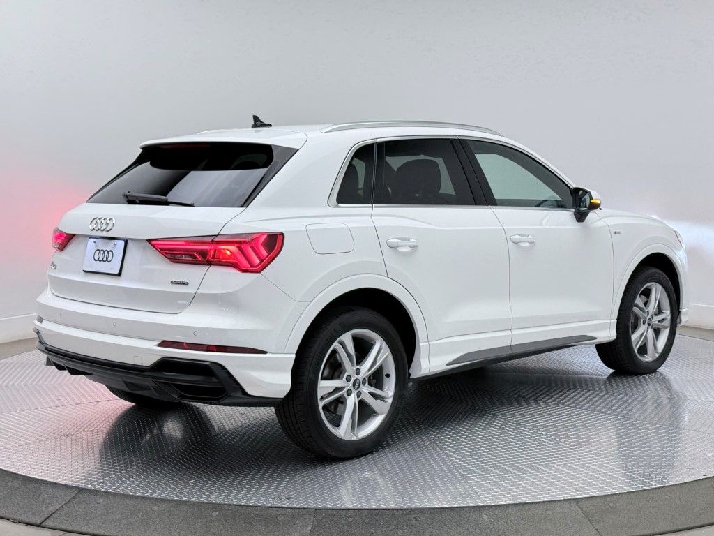 Thumbnail: 2022 Audi Q3 - 14