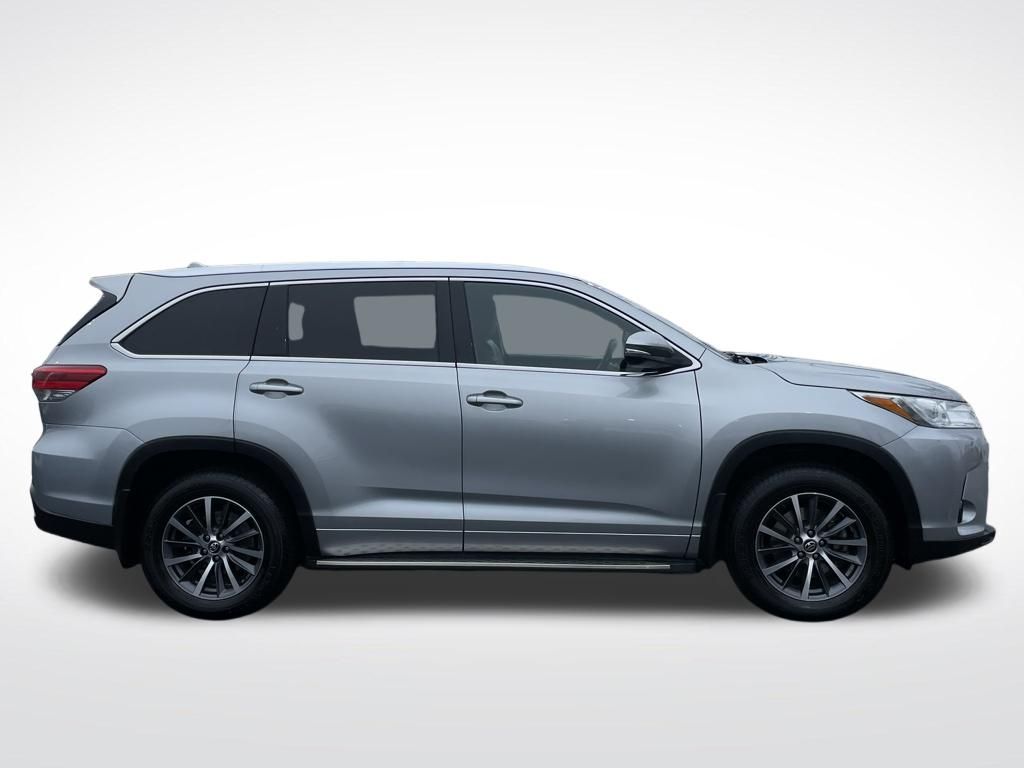 Thumbnail: 2017 Toyota Highlander - 7