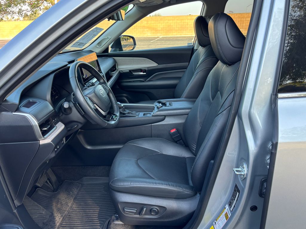 Thumbnail: 2024 Toyota Grand Highlander - 26