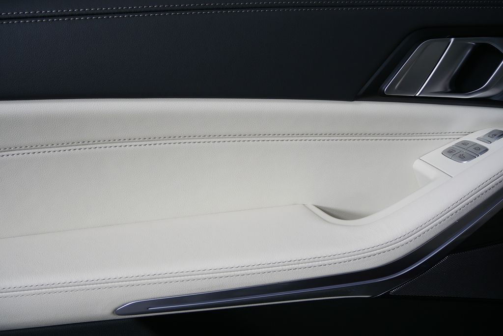 Thumbnail: 2026 BMW X7 - 13