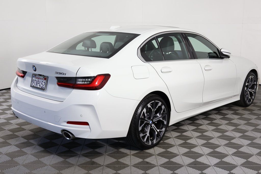 Thumbnail: 2025 BMW 3 Series - 4