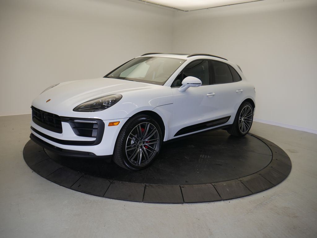 Thumbnail: 2026 Porsche Macan - 1