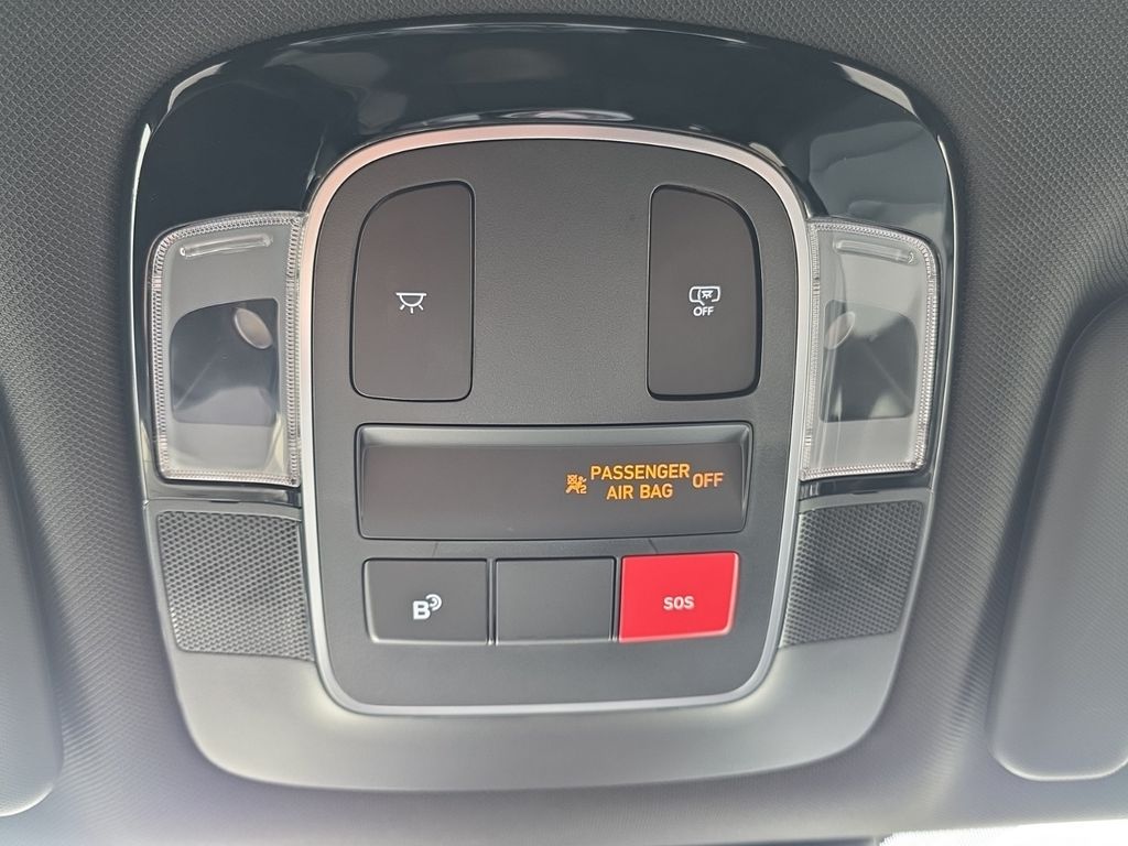 Used 2025 Green Hyundai SEL image 38