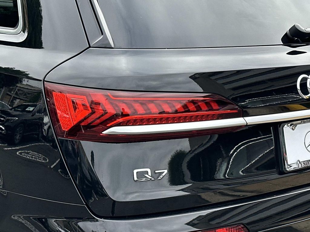 Thumbnail: 2022 Audi Q7 - 10