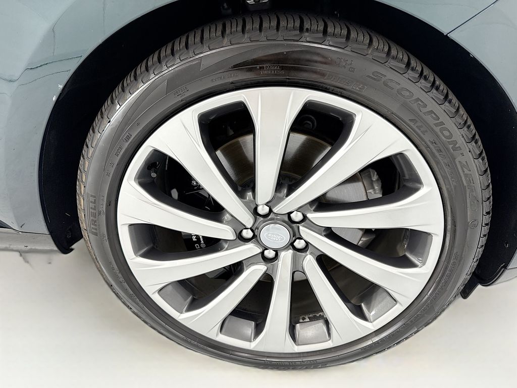 Thumbnail: 2023 Land Rover Range Rover - 31