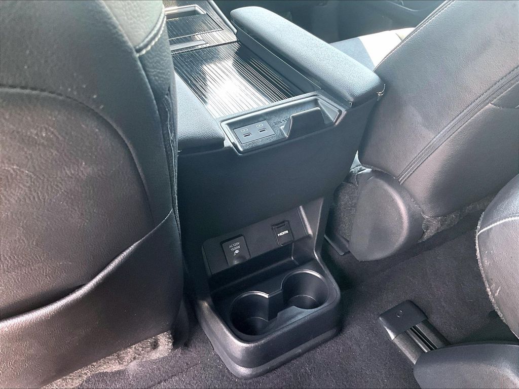 2025 Toyota Sienna — photo 27